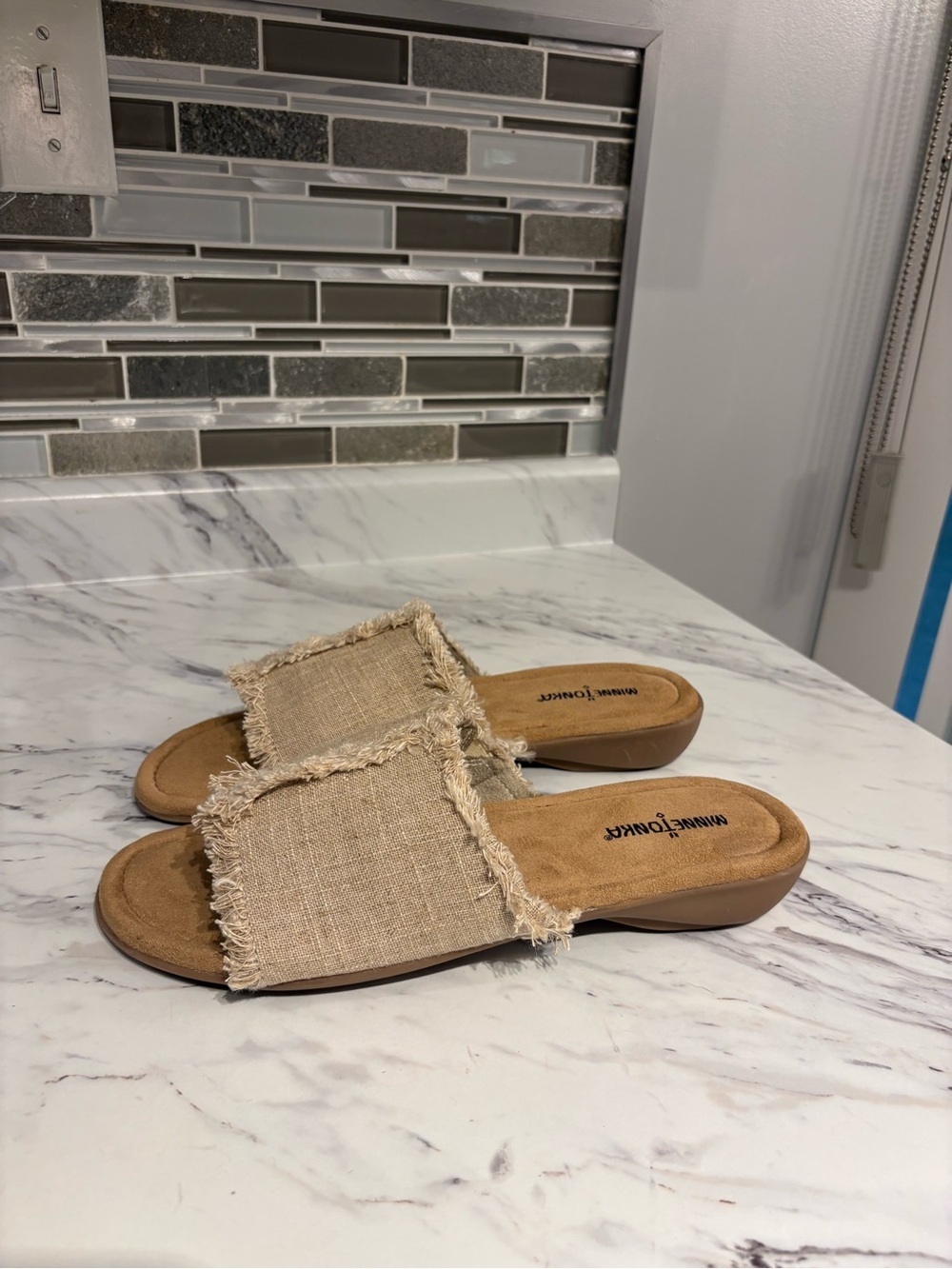 Minnetonka Samara women’s sandals natural linen size 11